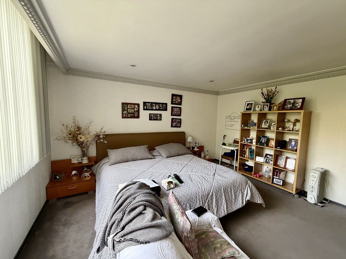 21 de 27: Recámara secundaria con baño y vestidor