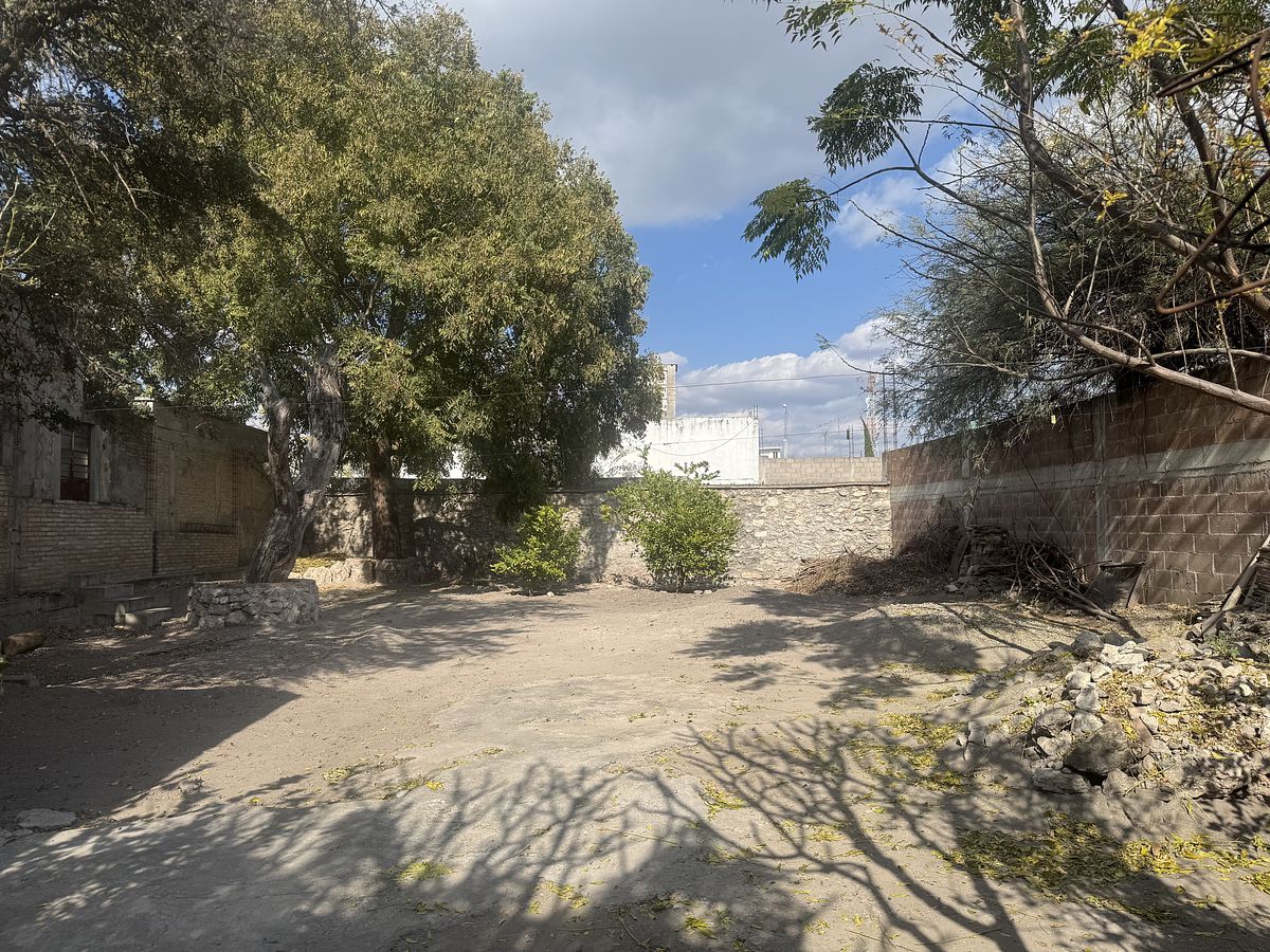 10 de 15: Terreno- patio