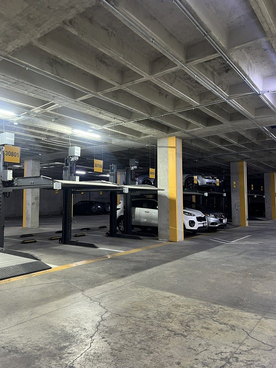 22 de 26: Estacionamiento con Elevador