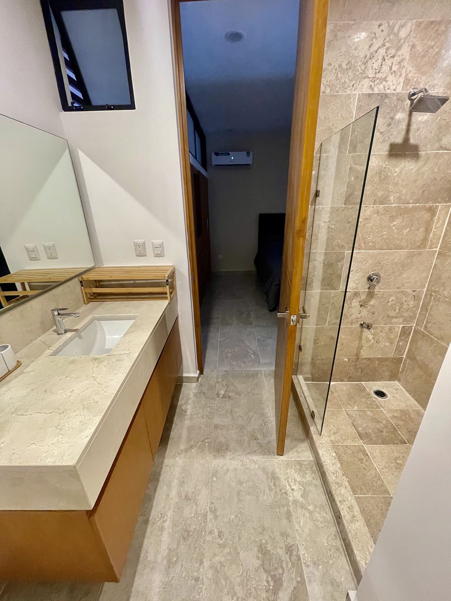 4 de 45: Baño compartido con recámara e invitados.