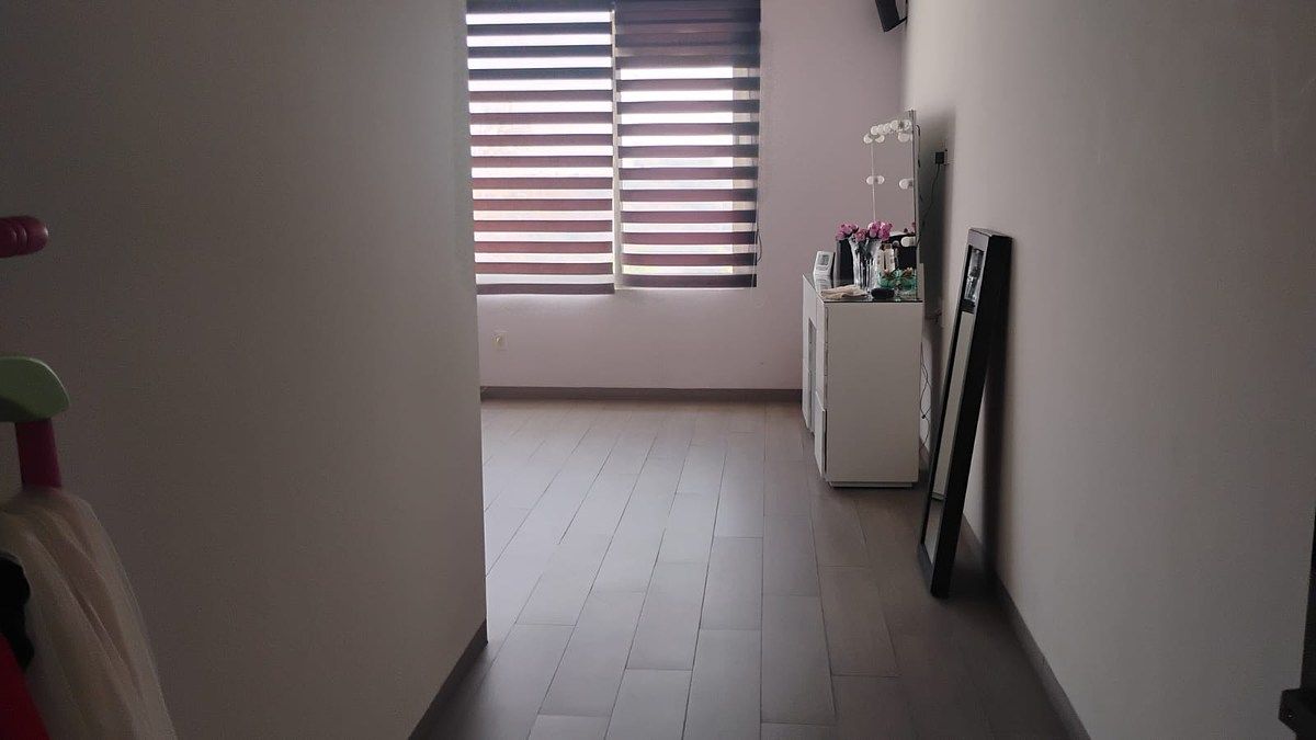 12 de 50: pasillo recamara