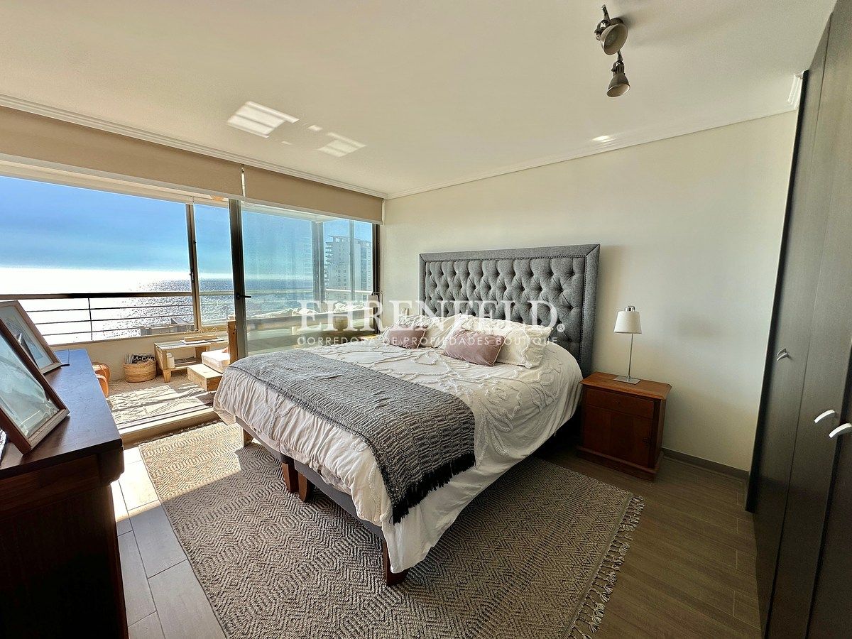 15 de 32: Dormitorio principal en suite.