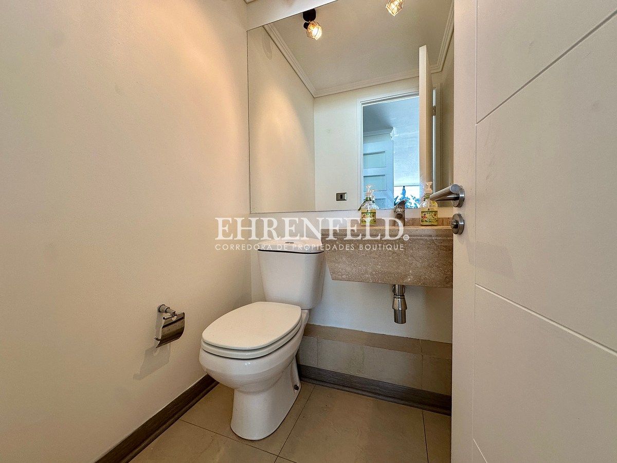 11 de 32: Baño de visitas.