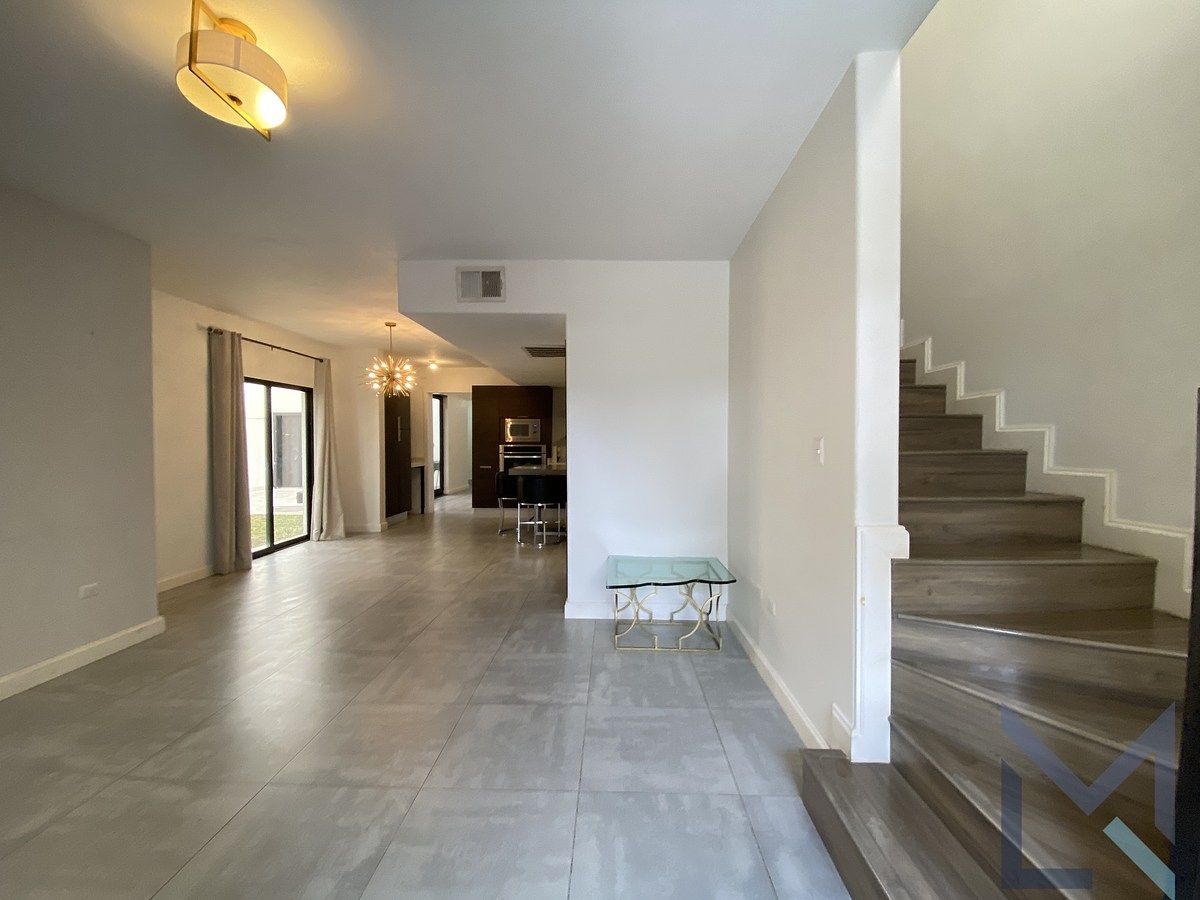 2 de 33: Entrada - Sala