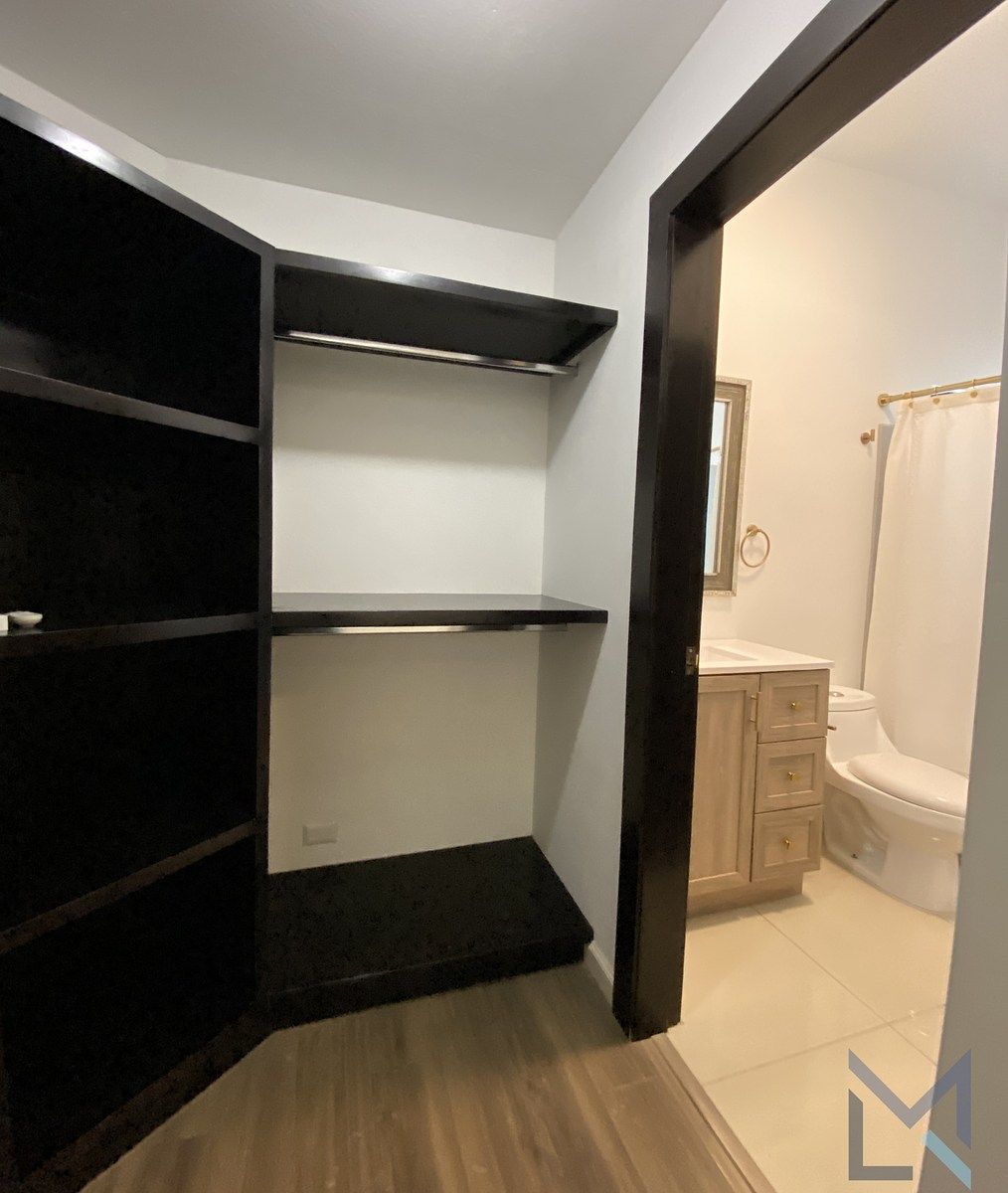 21 de 33: Closet recámara principal