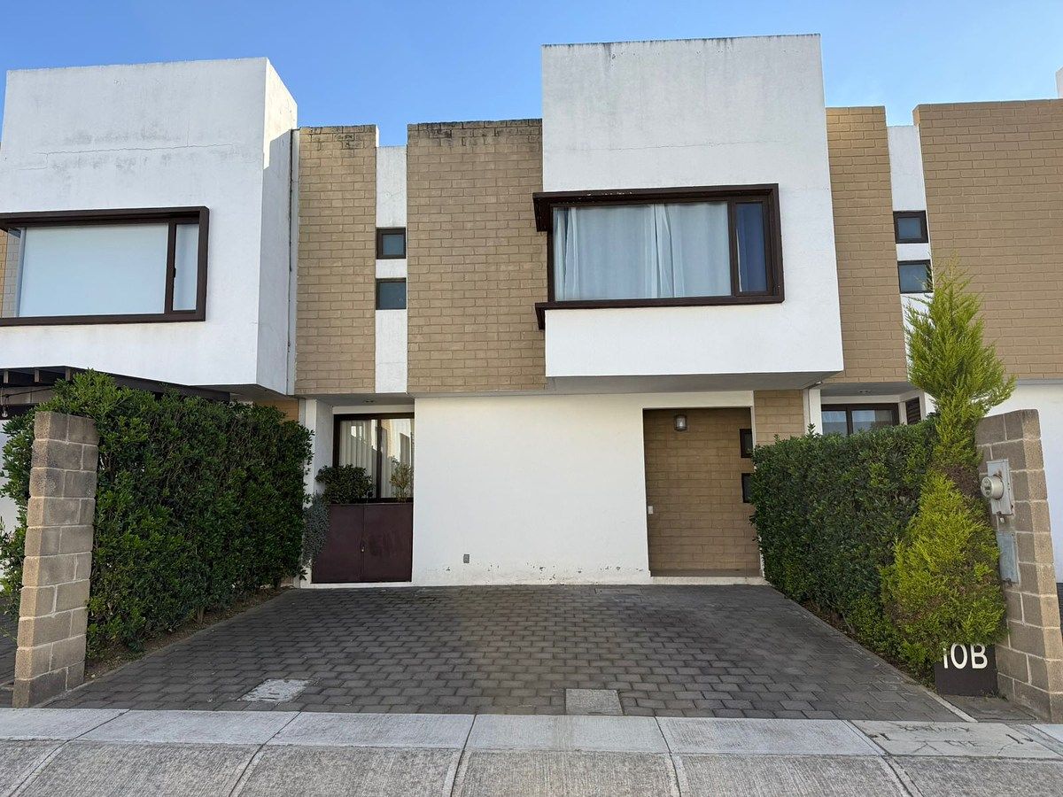 1 de 31: Fachada principal