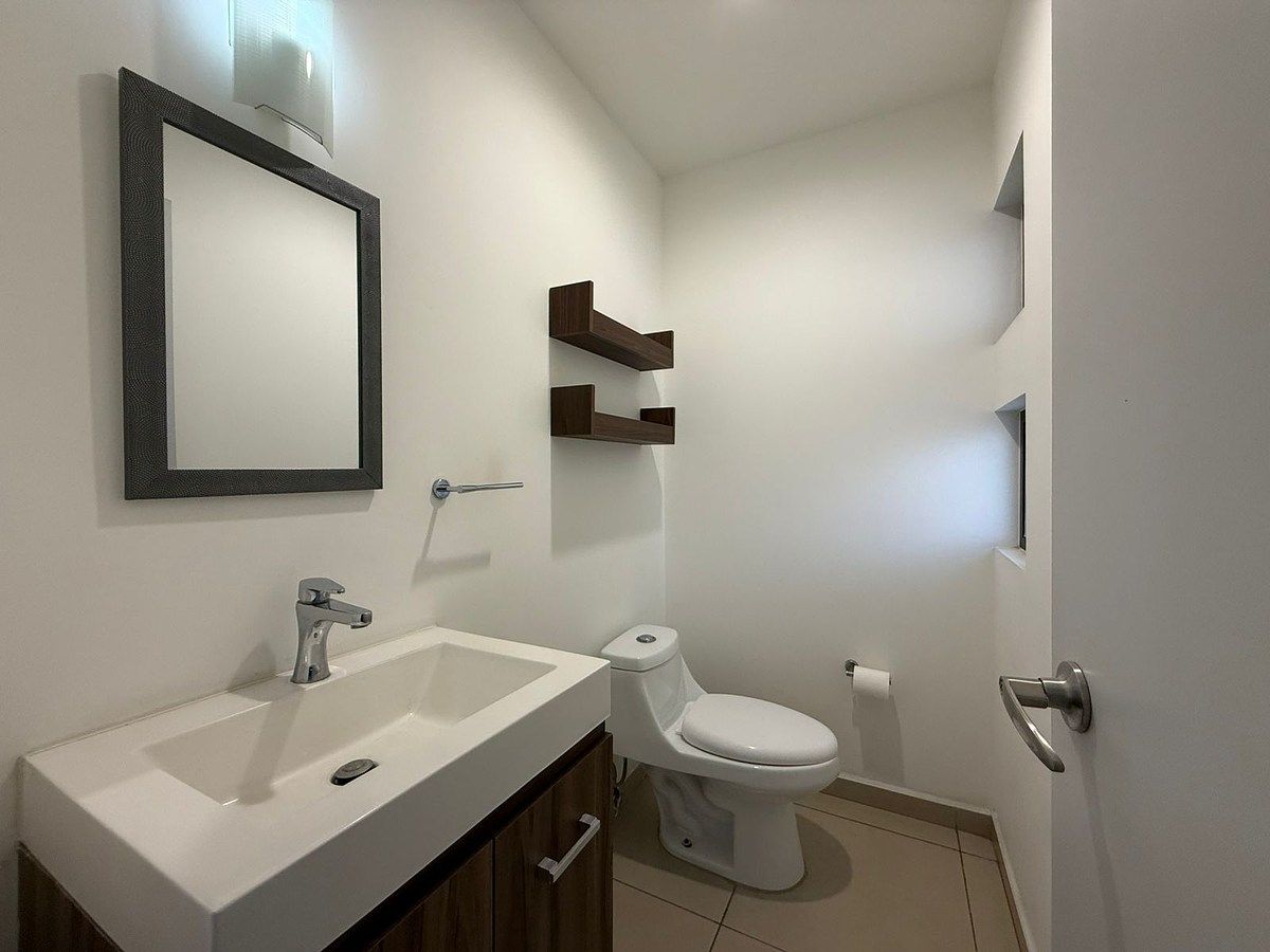 10 de 31: Baño de visitas