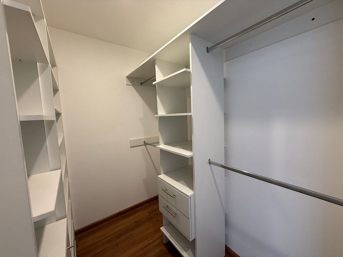 20 de 31: Vestidor recámara principal