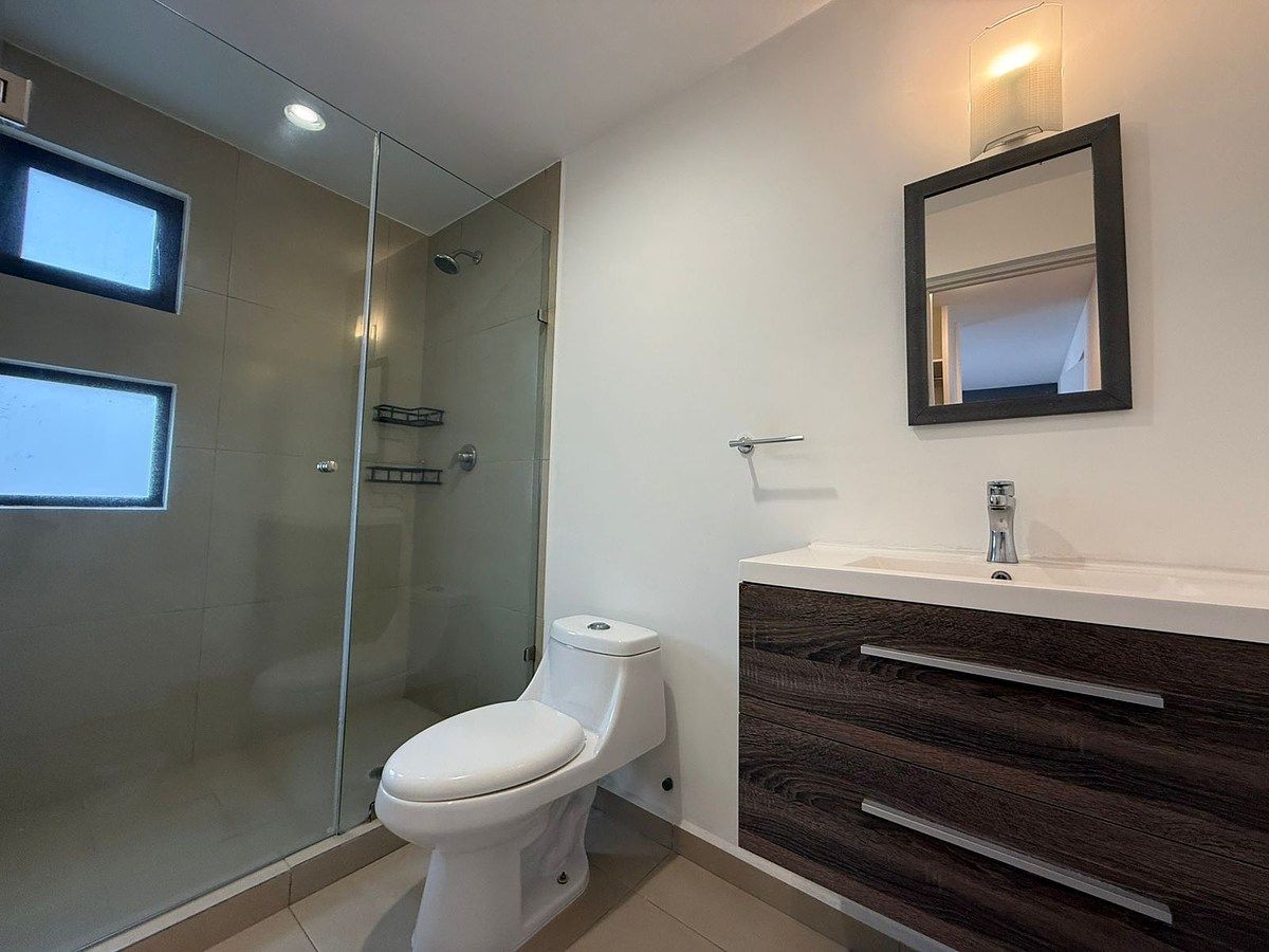 21 de 31: Baño recámara principal