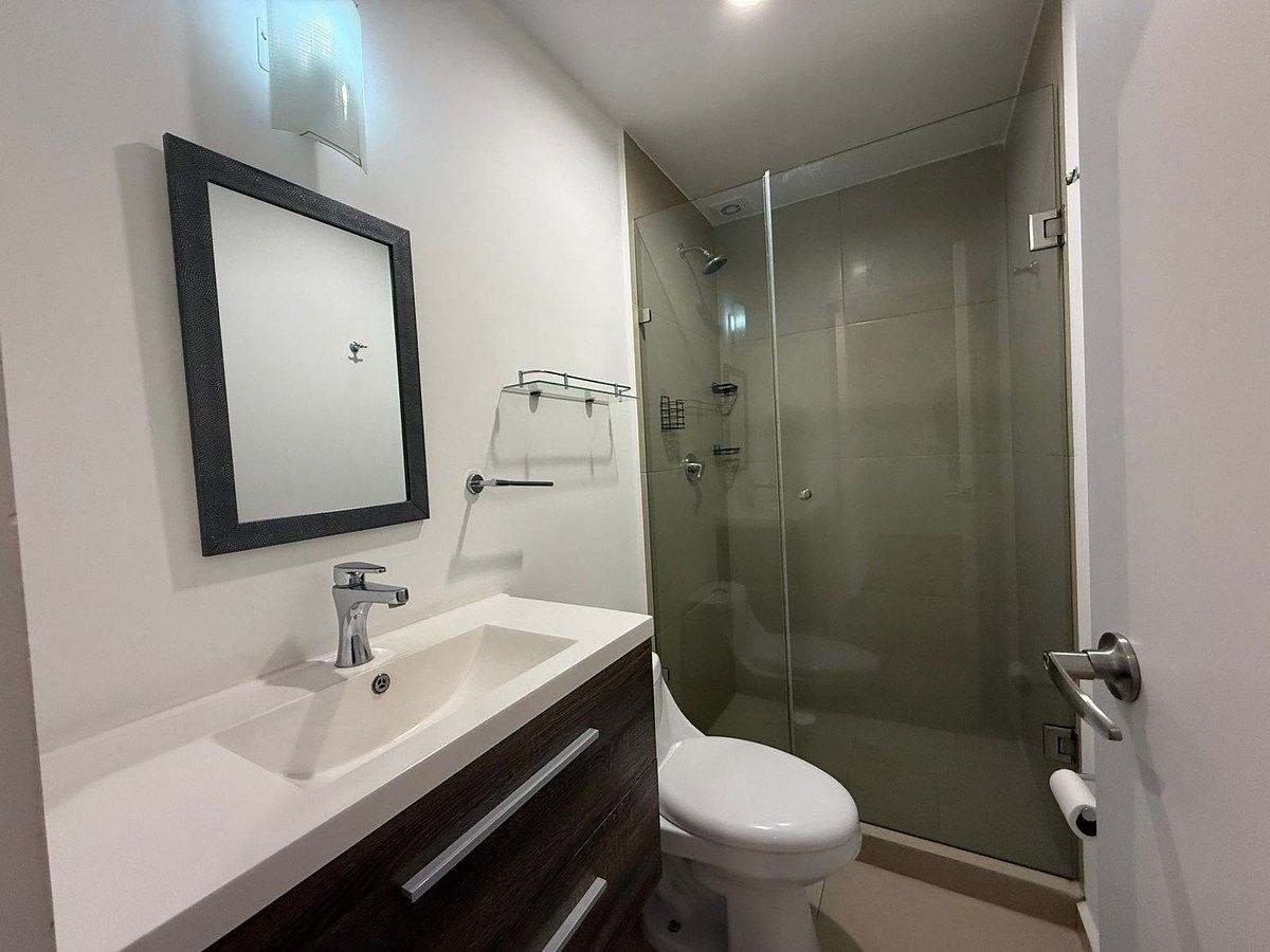 24 de 31: Baño recámaras secundarias