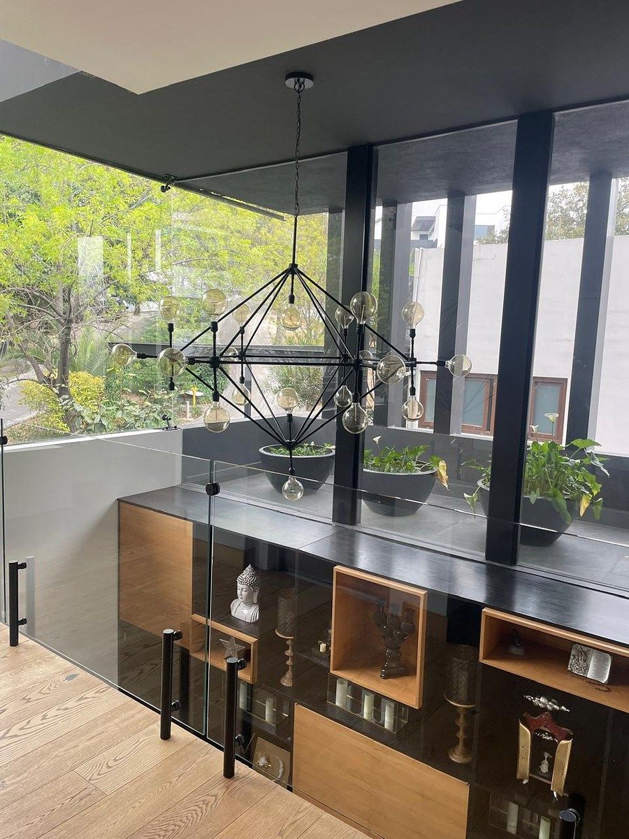 2 of 39: Vista desde el segundo piso