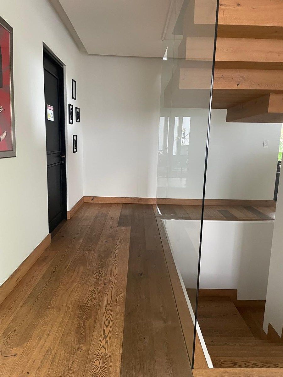 8 of 39: Pasillo entre recamaras