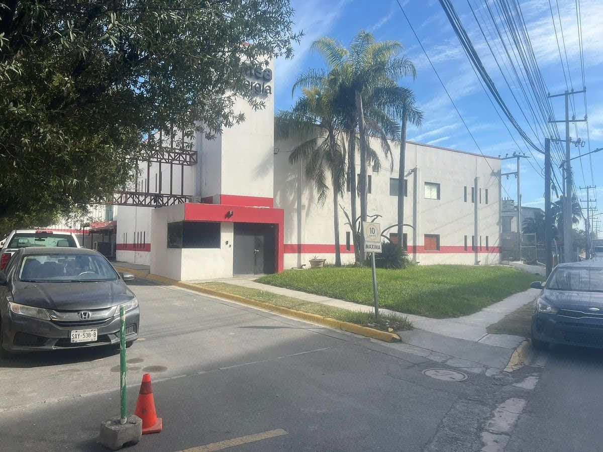 Oficinas en Venta con Bodega en Apodaca ( Ave. Miguel Aleman )