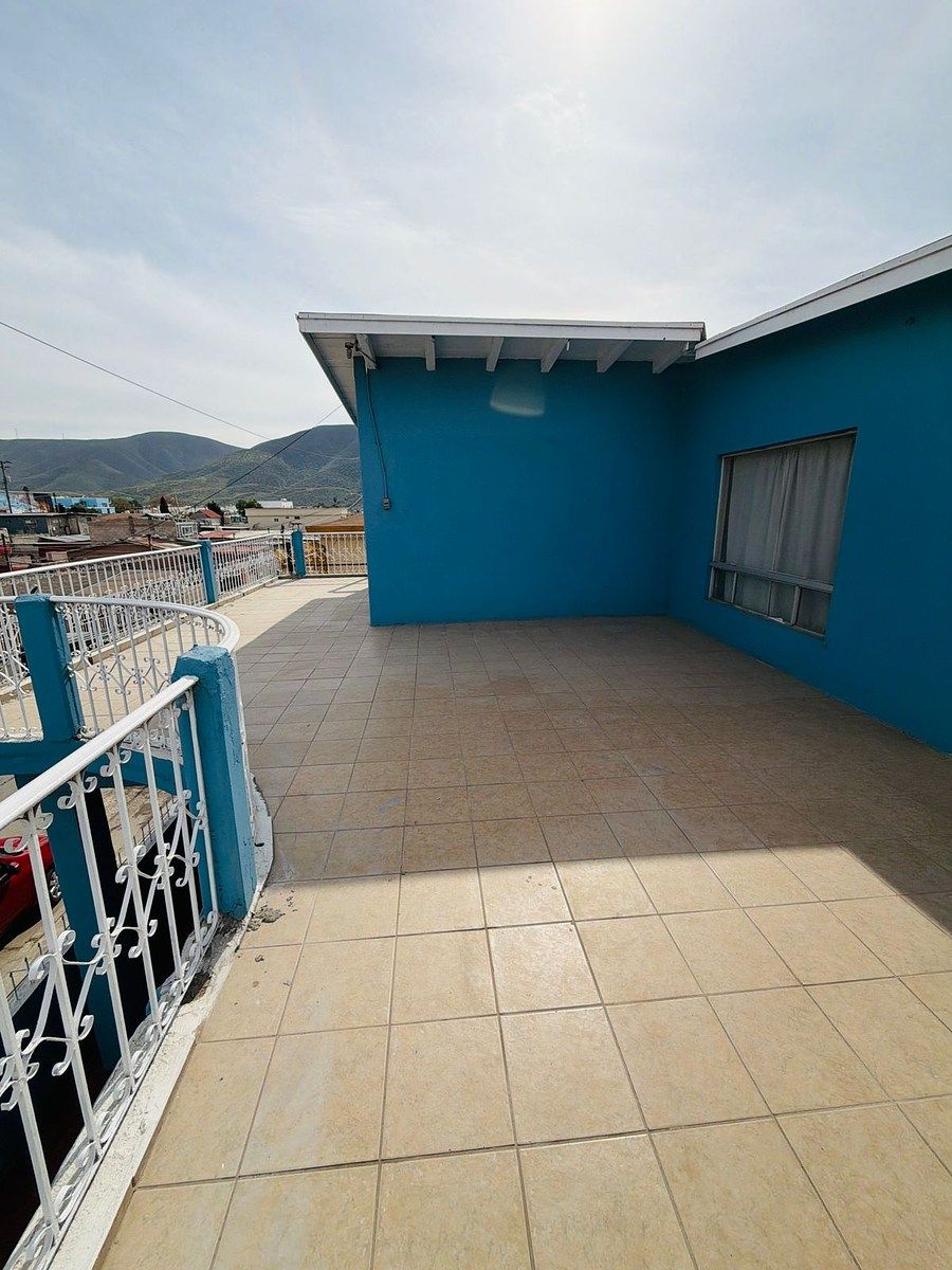 9 of 31: balconcillo 2da. planta