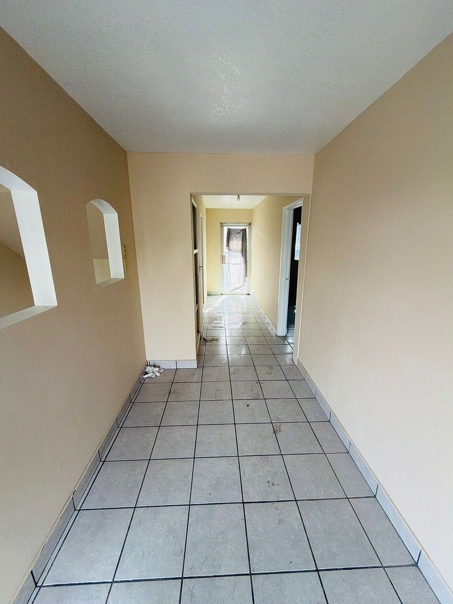 12 of 31: pasillo segundo piso