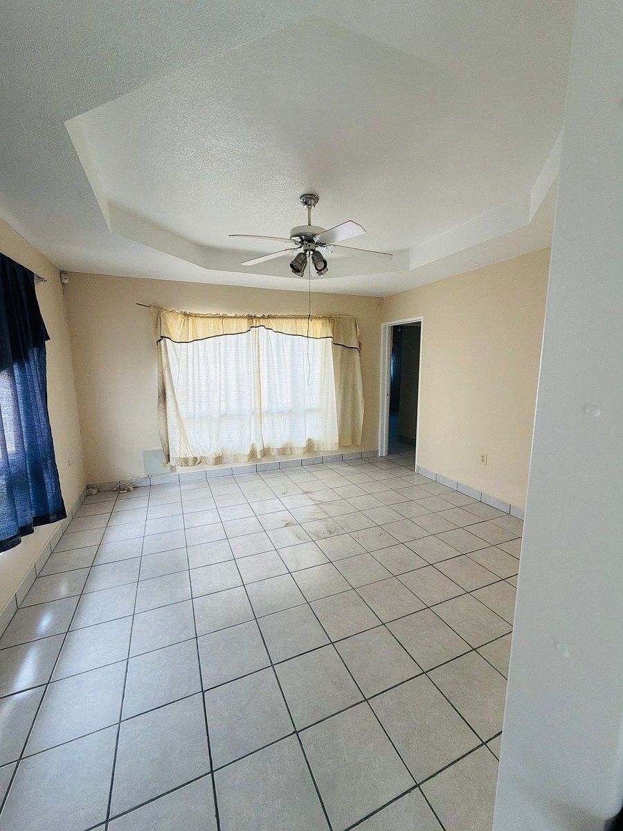 24 of 31: sala primer planta