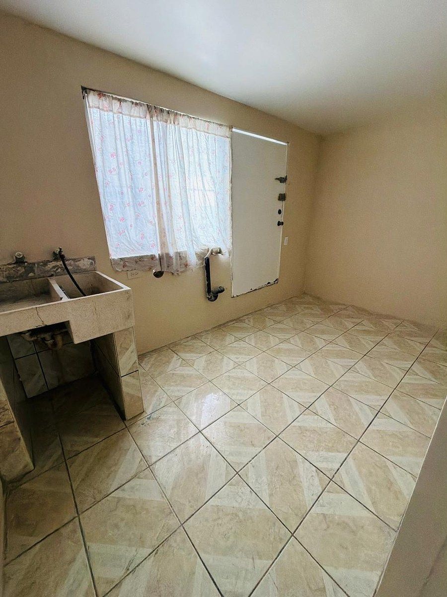 27 of 31: Acceso cuarto de lavado