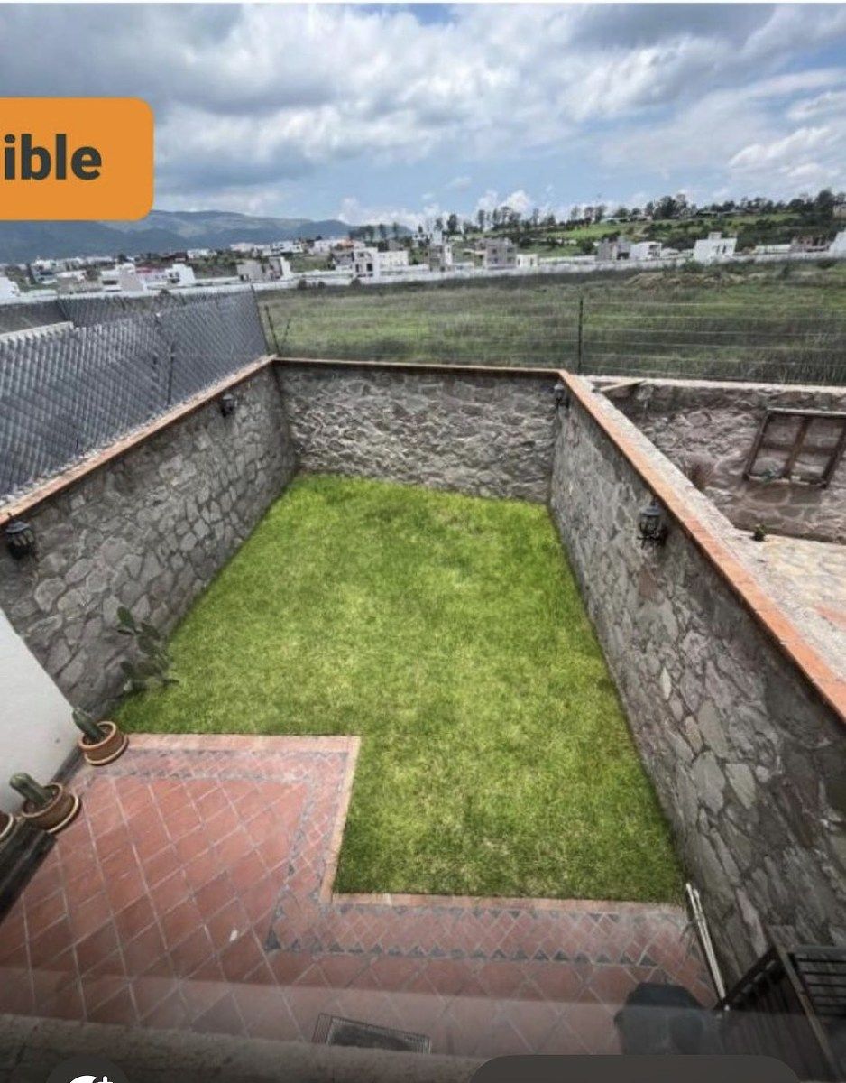 3 of 30: Jardín con excedente de terreno