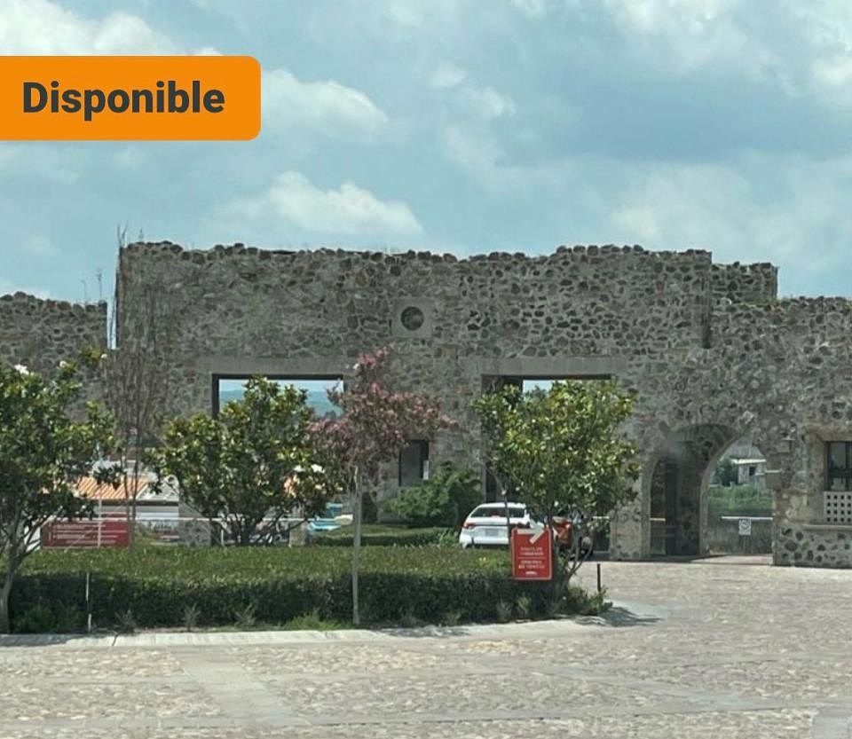 5 of 30: Acceso de entrada con vigilancia 24/7 de fracc Zirandaro