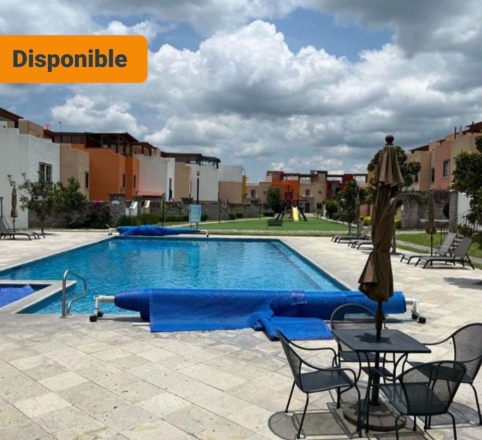 7 of 30: Amenidades alberca