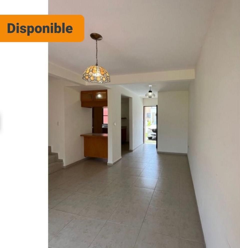 8 of 30: Entrada a casa, cocina, comedor