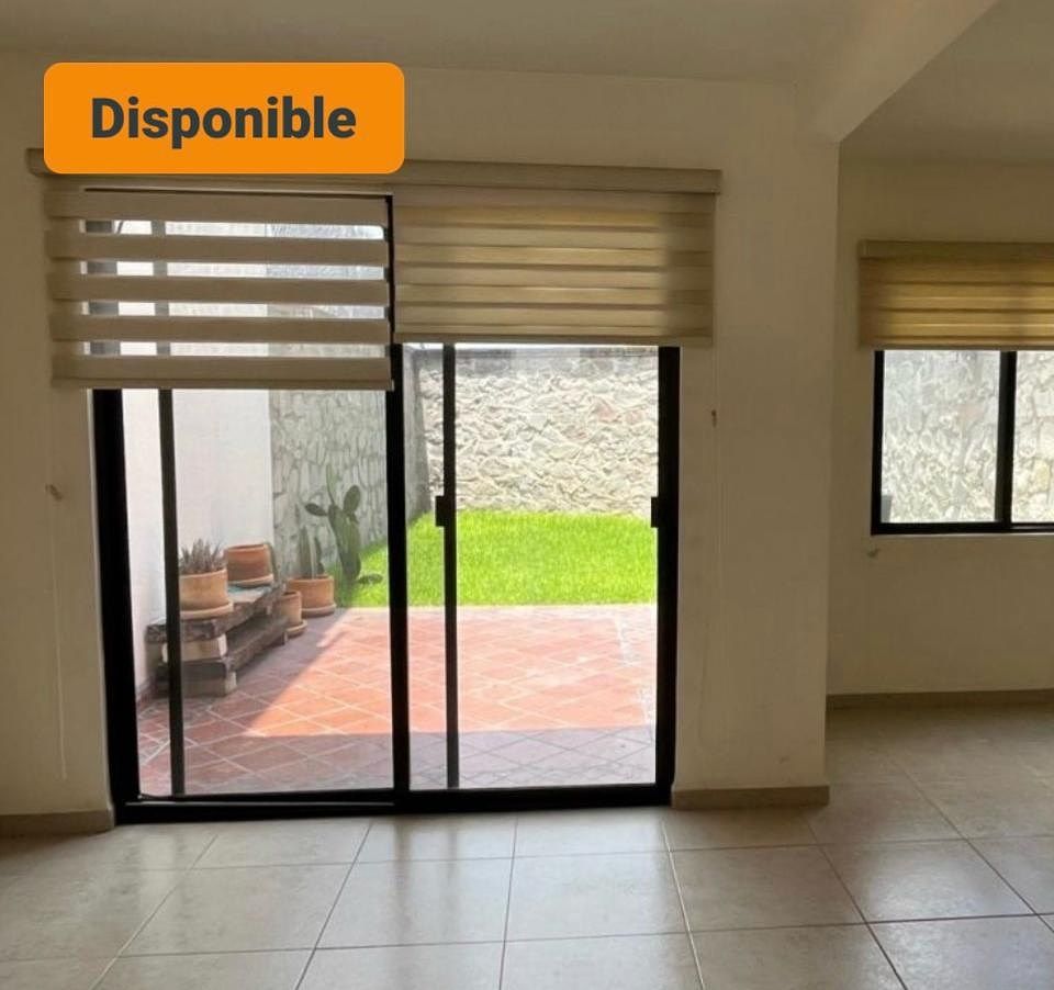 16 of 30: acceso a jardines por el comedor y persianas