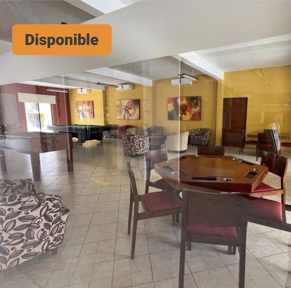 23 of 30: Salón de juegos