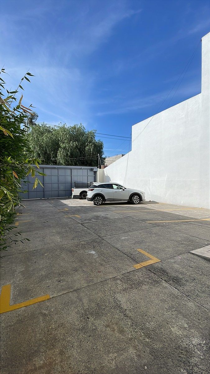 10 of 11: Área de estacionamiento