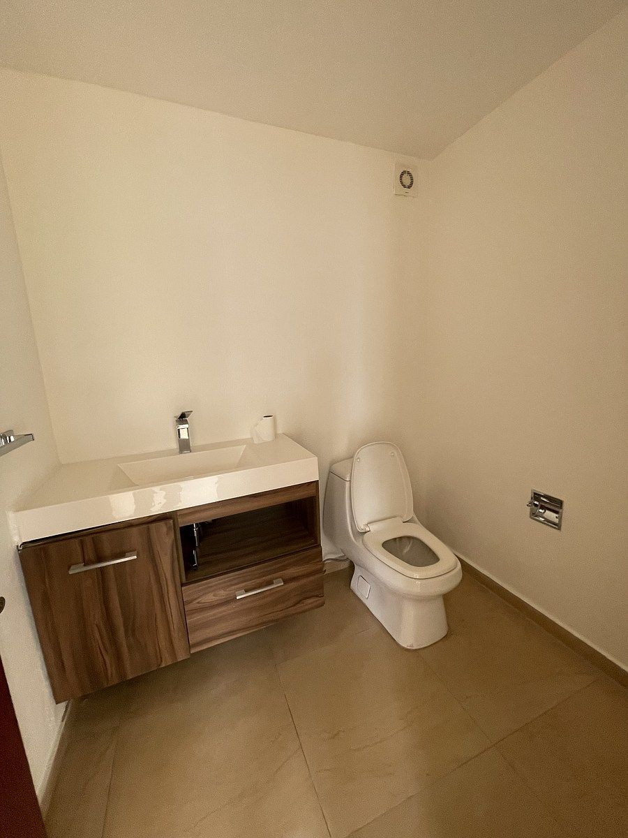 11 of 11: Baño de compartido