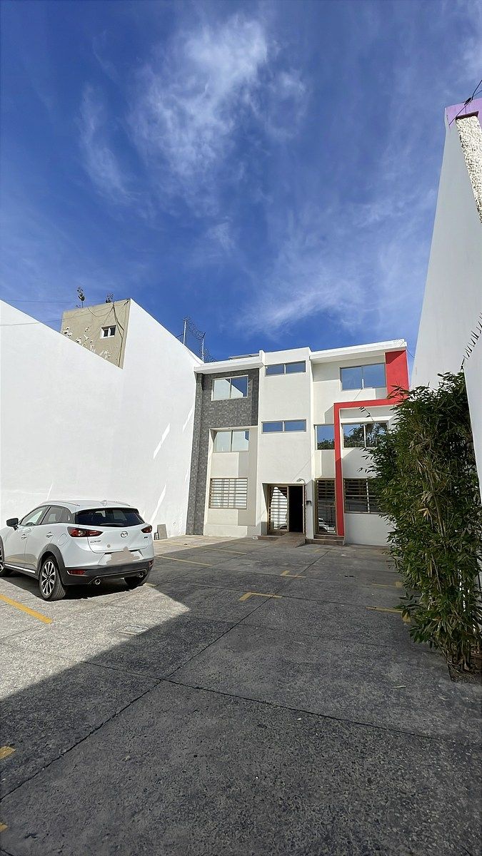 11 de 11: Área de estacionamiento