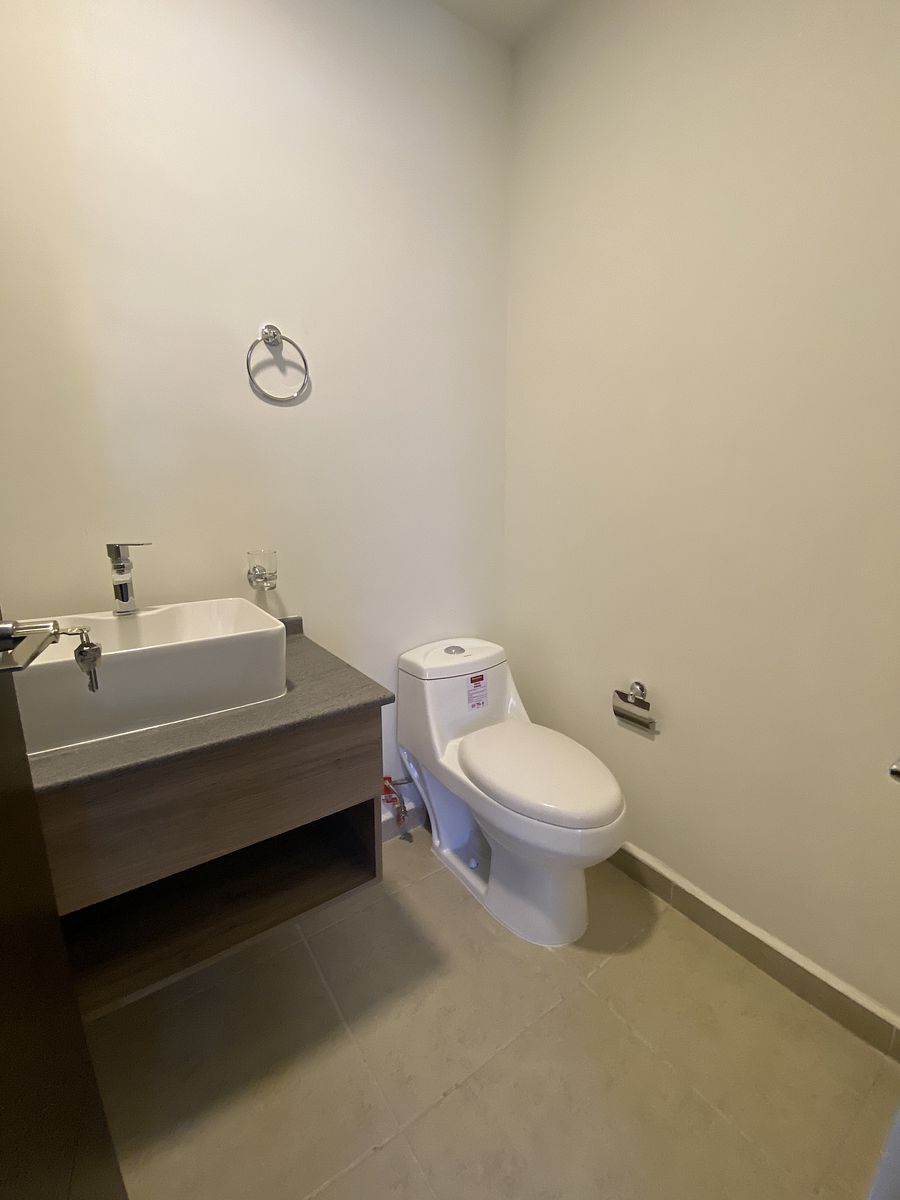 6 de 24: Baño habitación principal