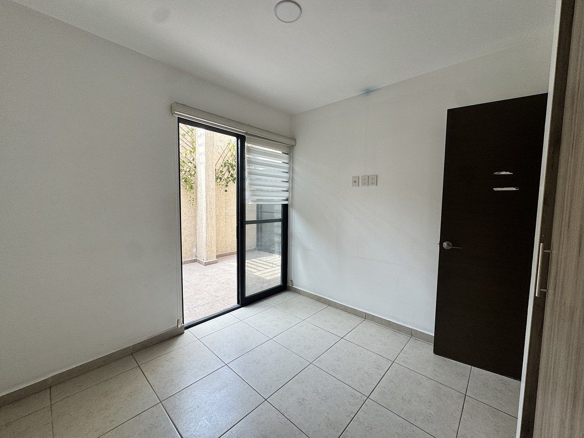 6 de 24: Segunda habitación