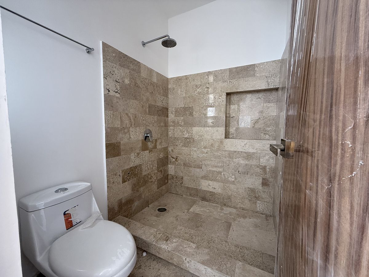 19 de 21: baño completo recamara principal