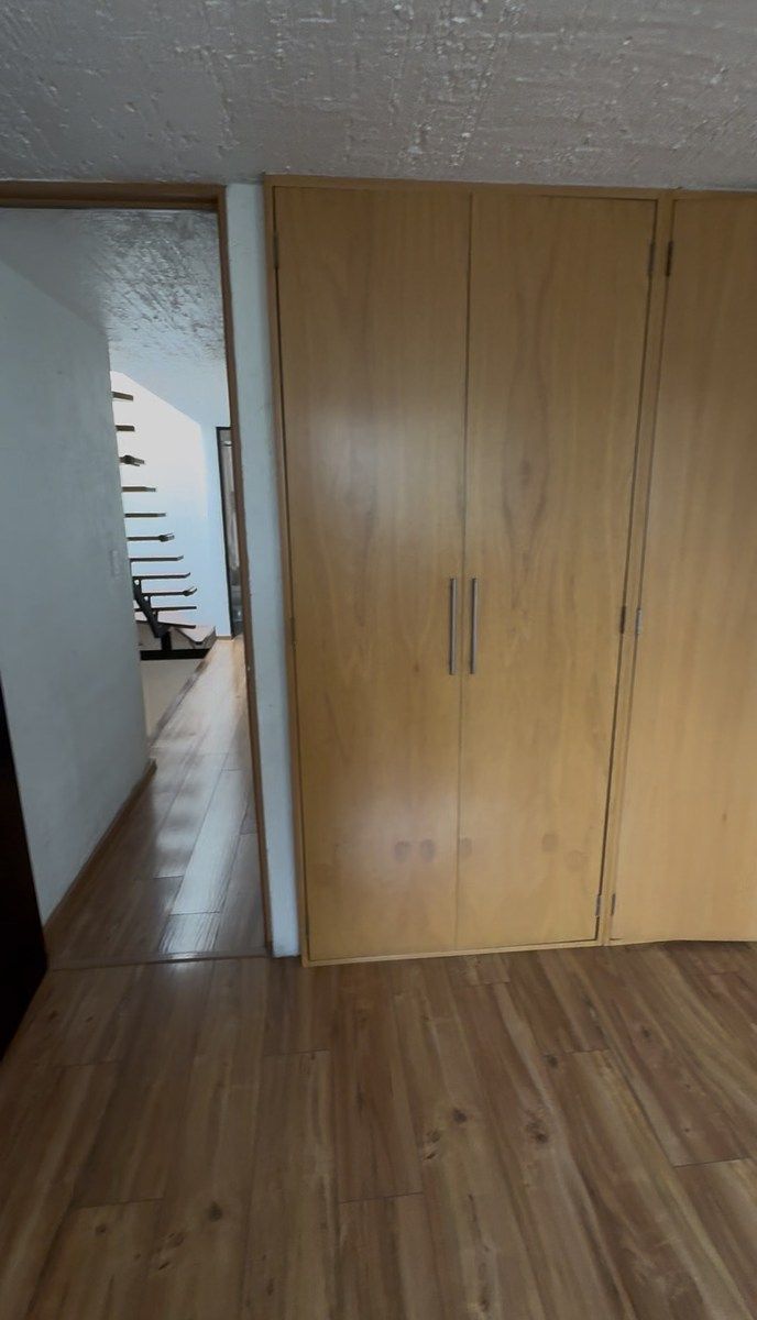 7 of 24: Closet recámara 3