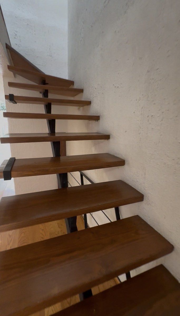 9 of 24: Moderna escalera de masera
