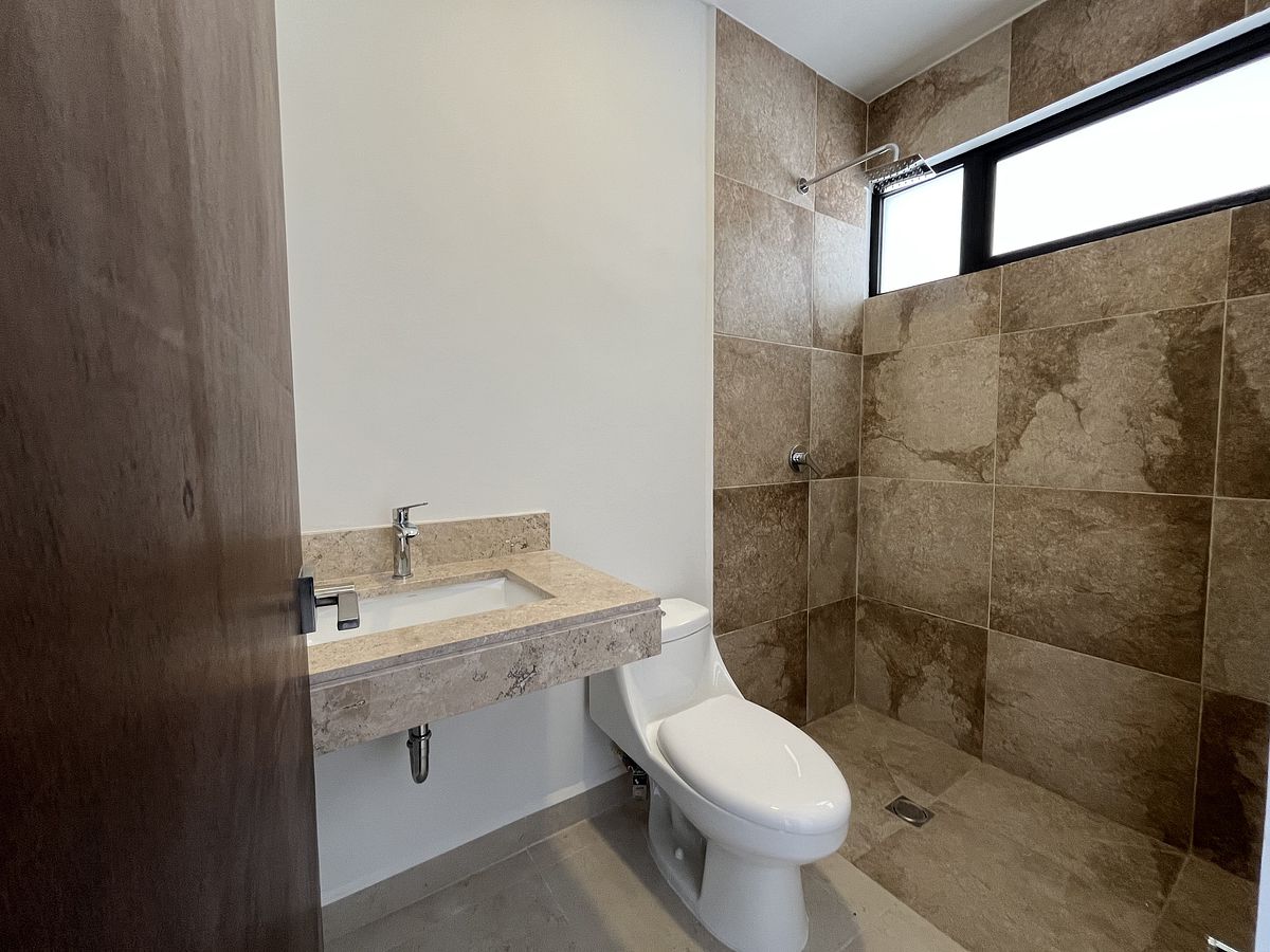 19 de 24: Baño completo en PB