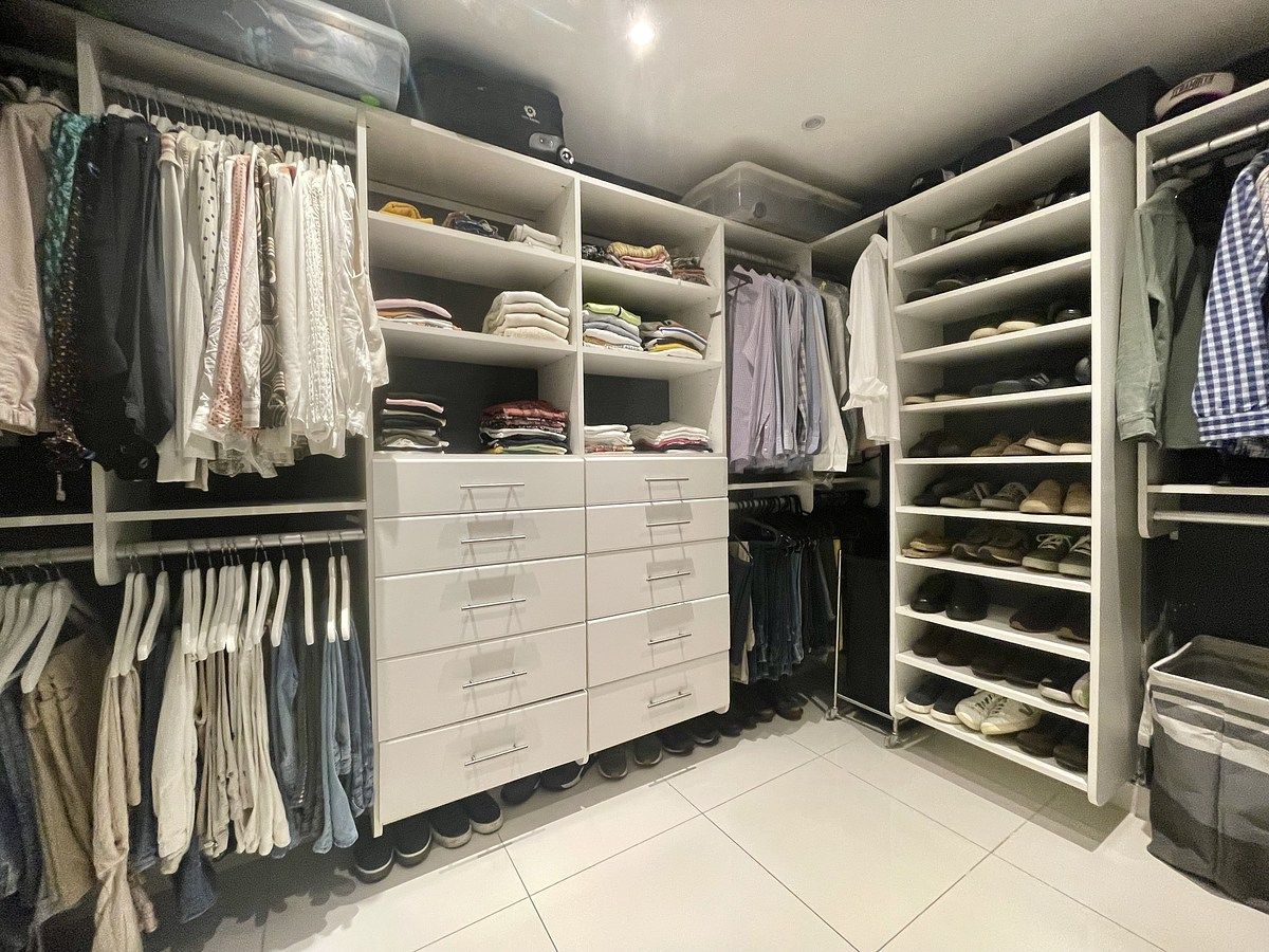 13 de 26: Walk-in closet habitación principal