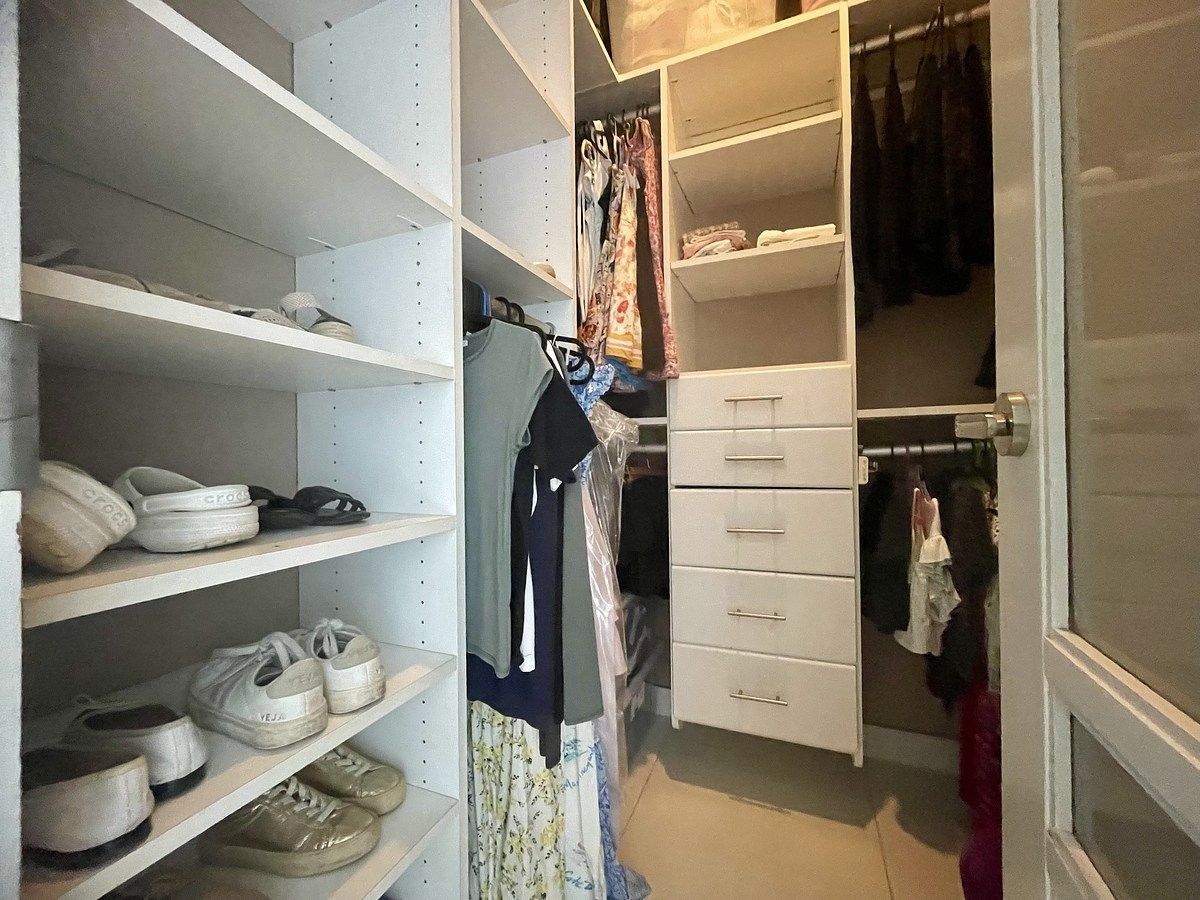 17 de 30: Walk-in closet secundario
