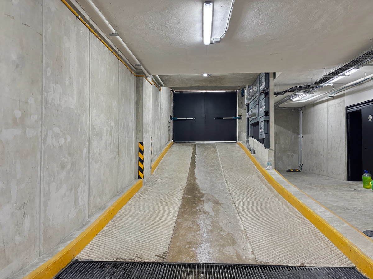 25 de 26: Rampa de acceso vehicular