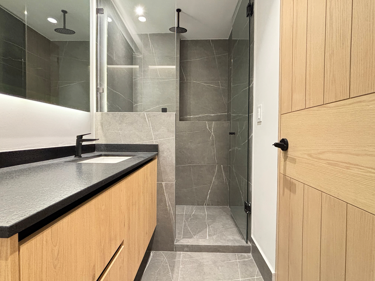 18 de 26: Baño de la recámara secundaria