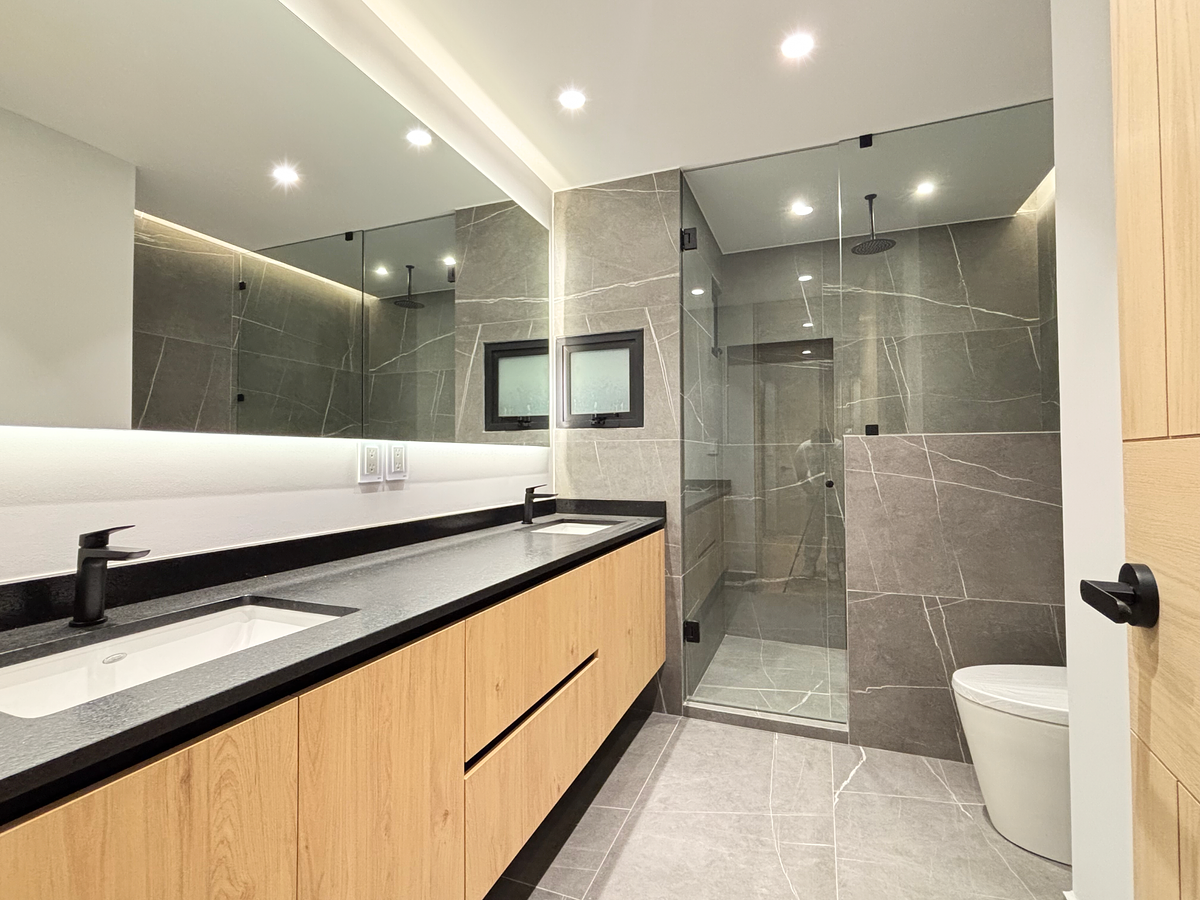 15 de 26: Baño de recámara principal