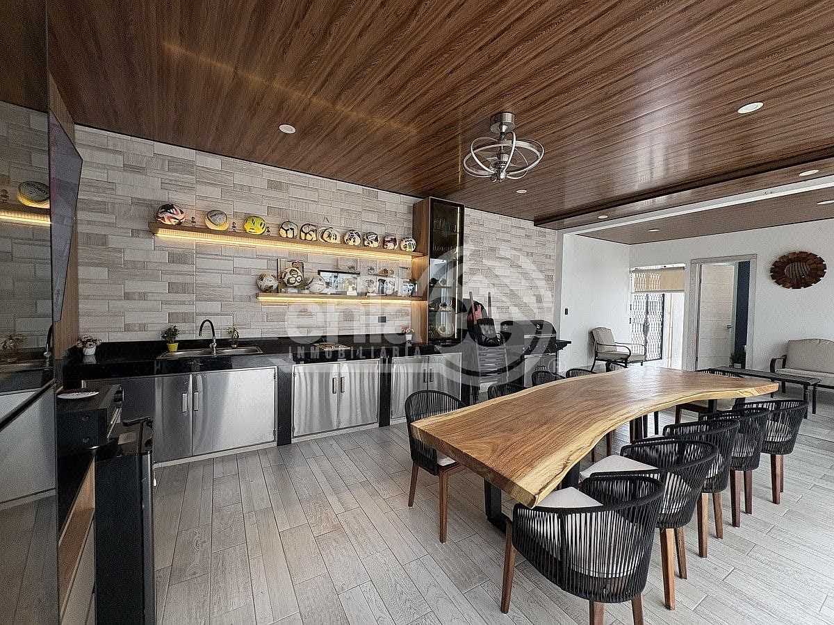 Casa en venta en esquina