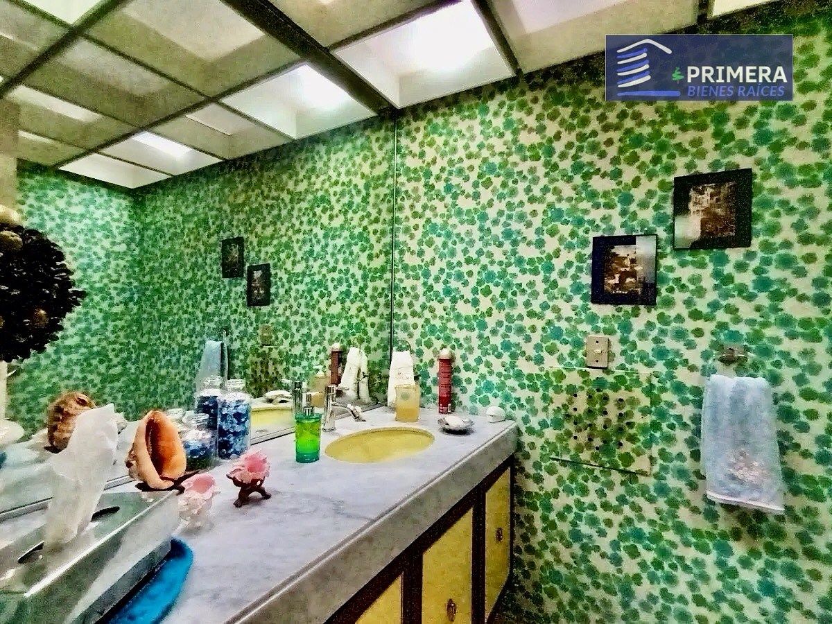 16 de 19: MEDIO BAÑO VISITAS