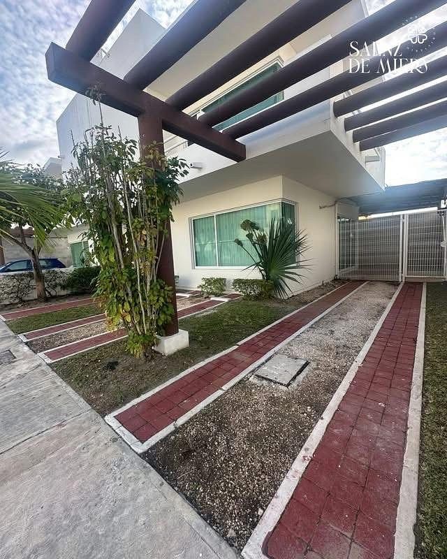 House in Gated Community in Residencial Las Palmas, Carmen, photo 2 of 20