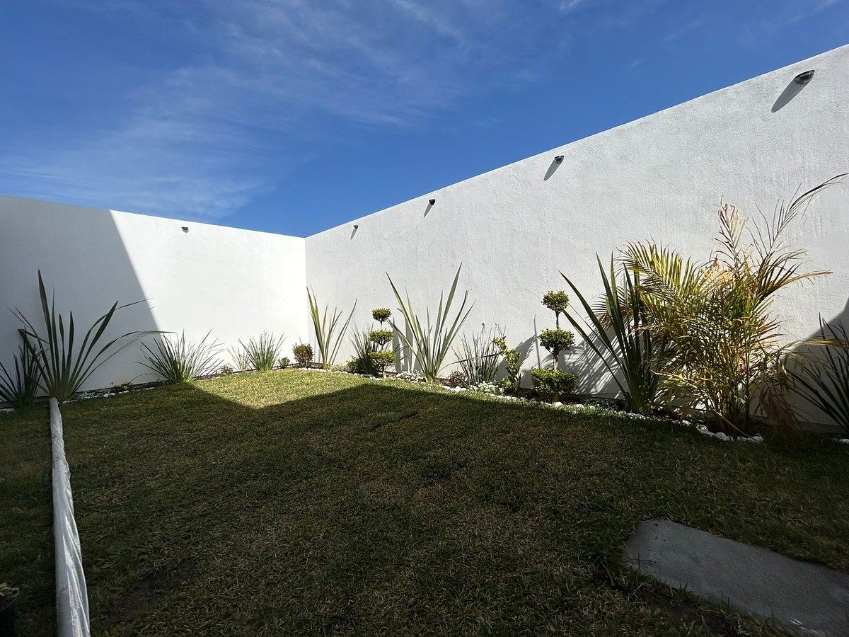 17 de 36: AMPLIO JARDIN