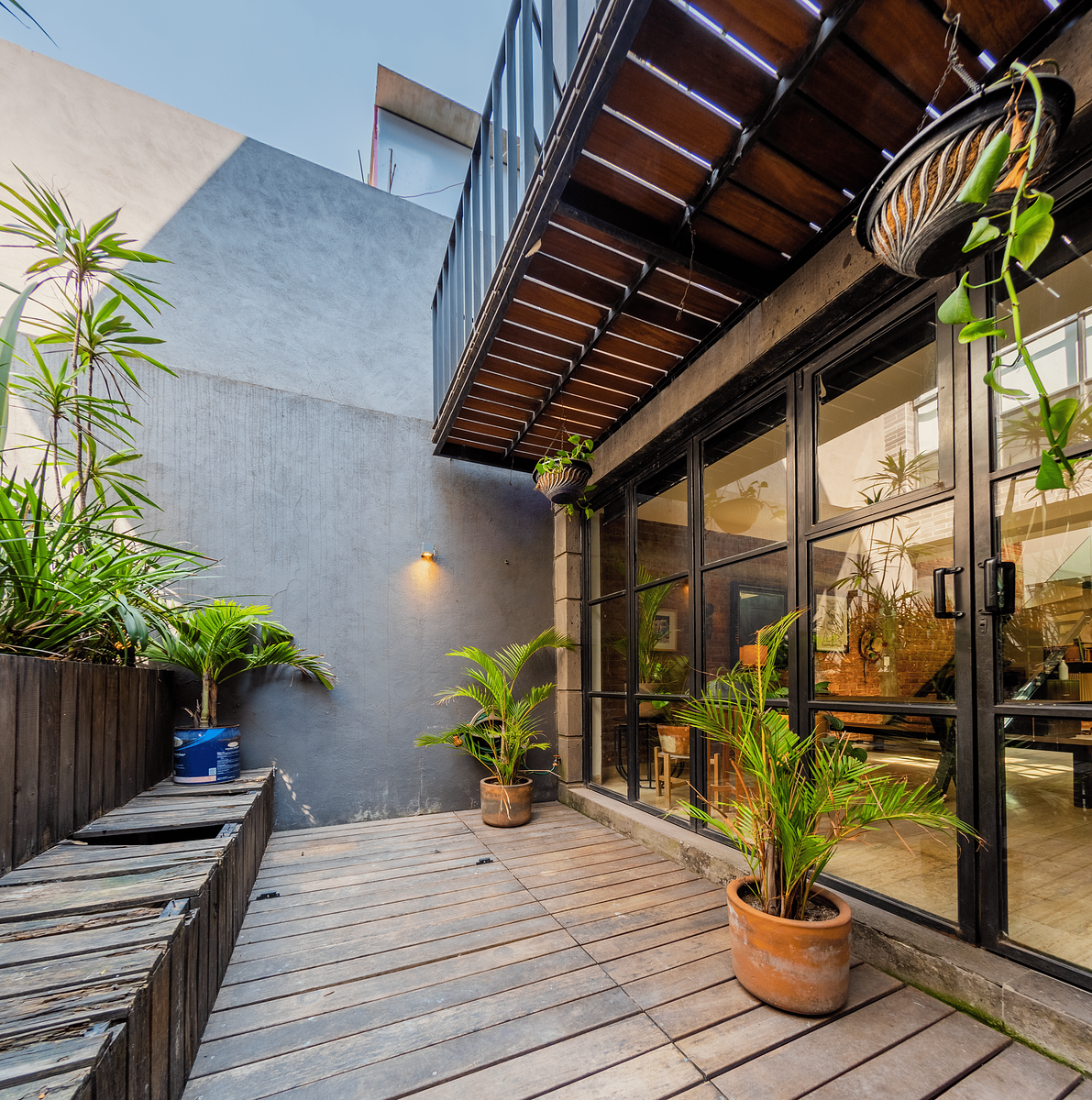 7 of 25: Terraza interior