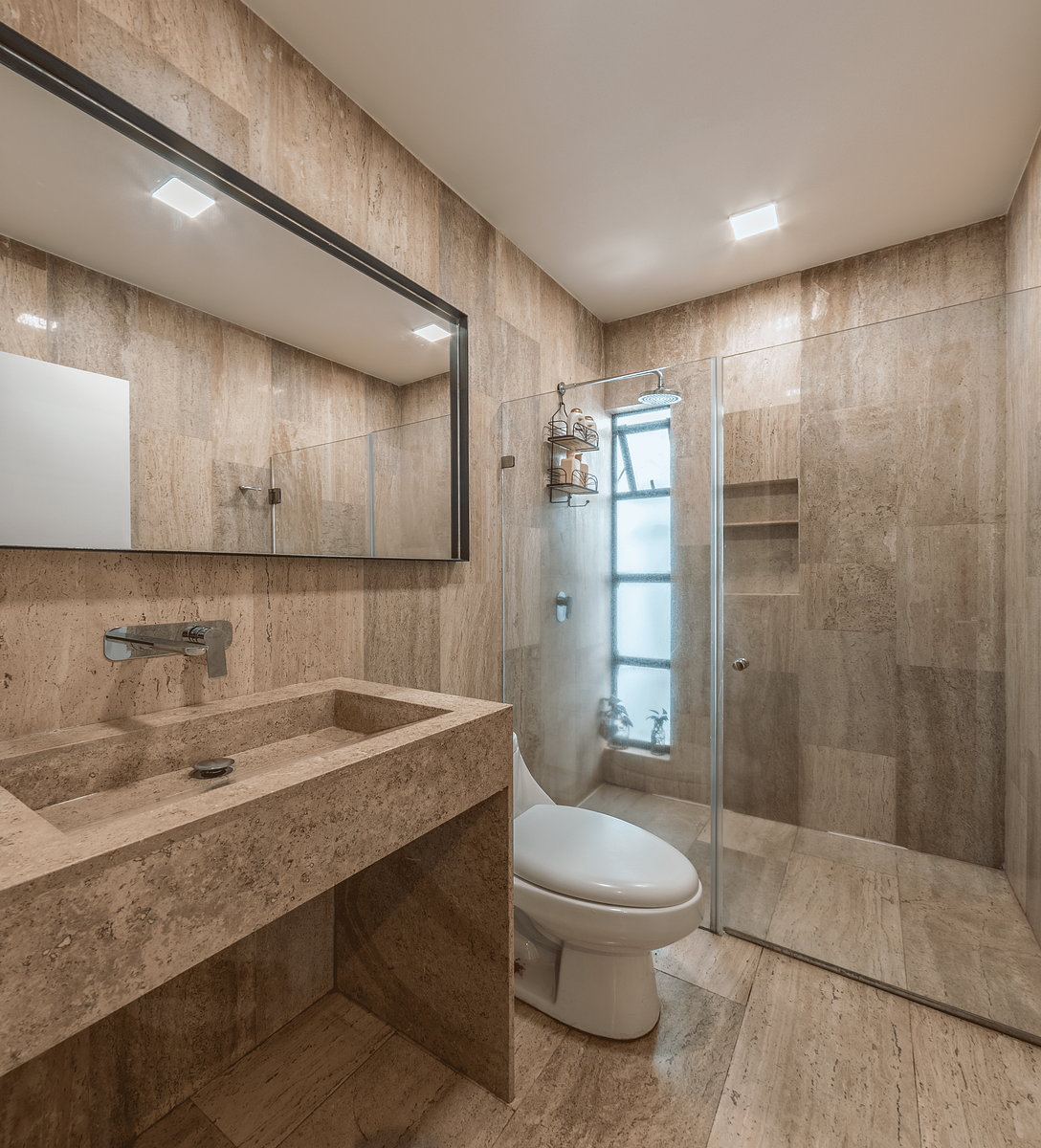 13 of 25: Baño recámara principal