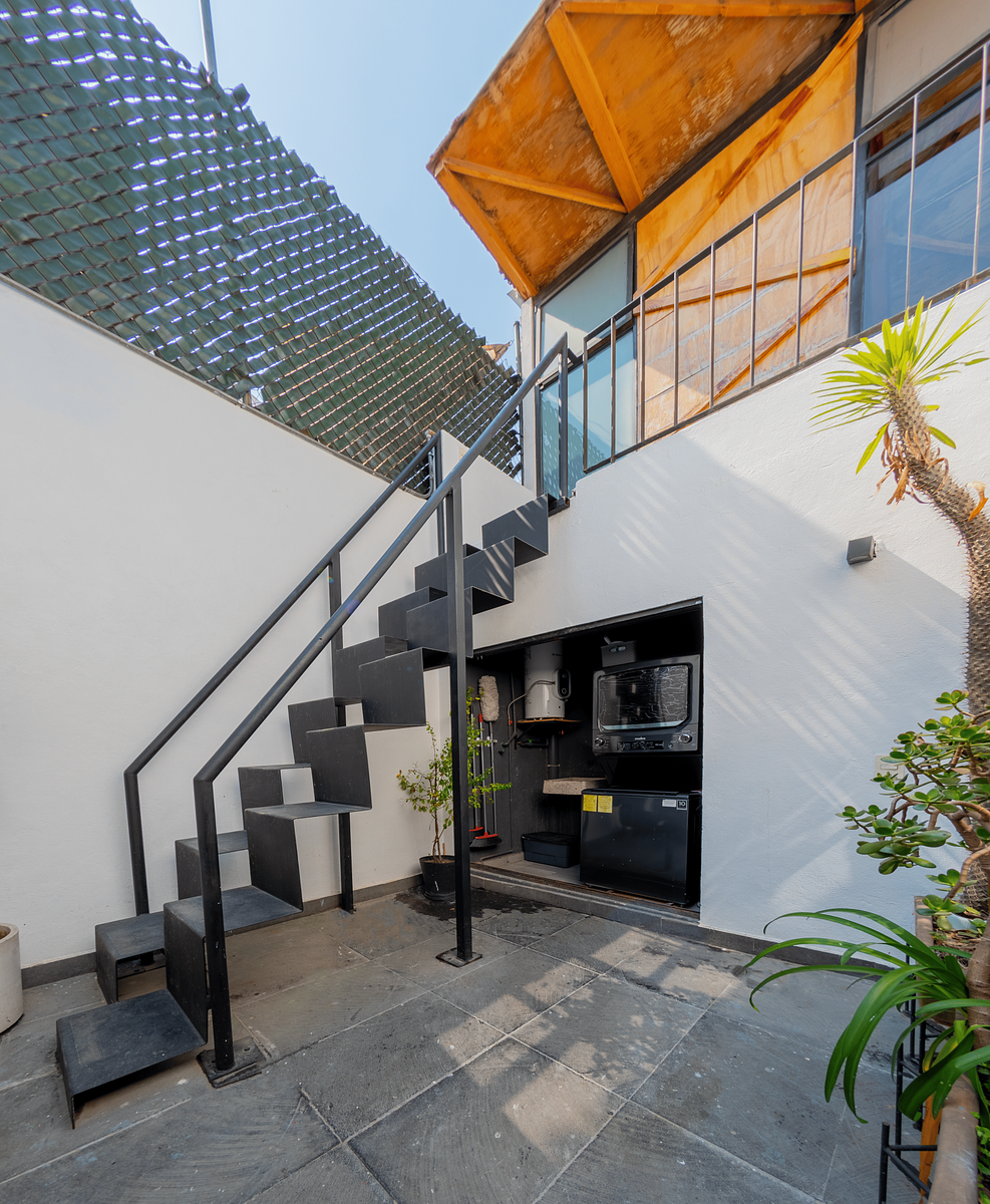 11 of 25: Area de Lavado y patio interior