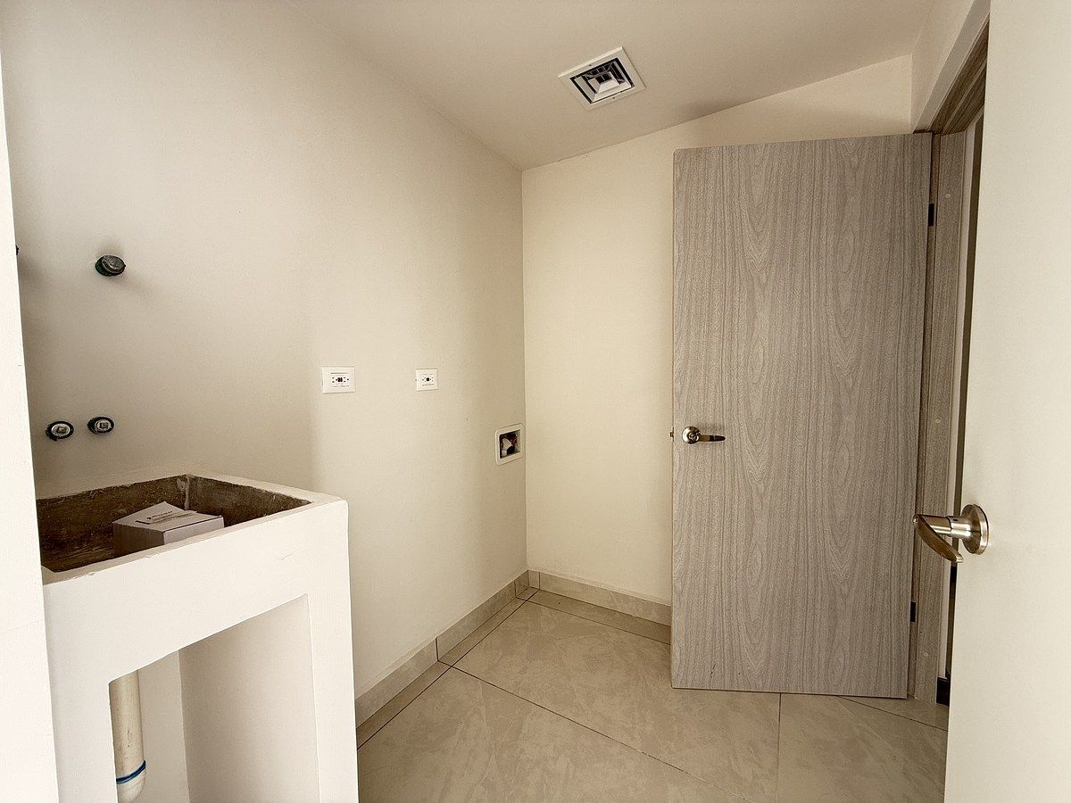 24 of 32: Lavanderia