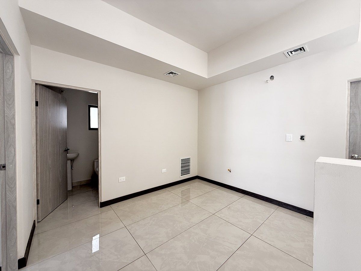 15 of 32: Estancia planta alta